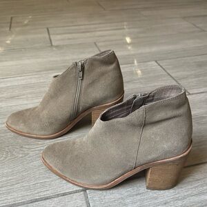 Jeffrey Campbell Rosee Taupe Suede Ankle Bootie Size 7